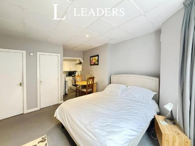 Studio to rent
