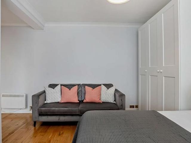 Studio to rent