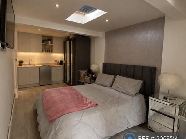 Studio to rent