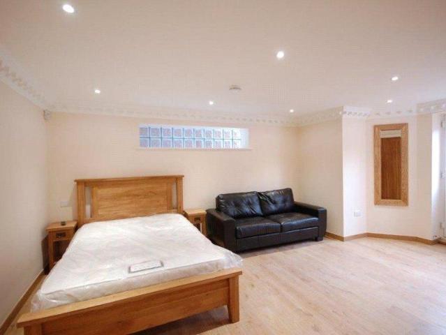 Studio to rent