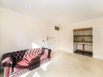 Studio to rent