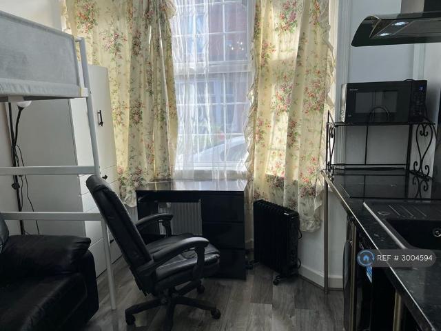 Studio to rent