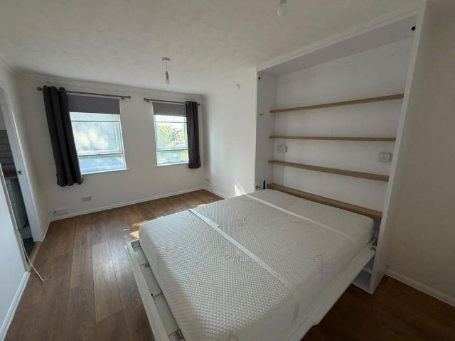 Studio to rent