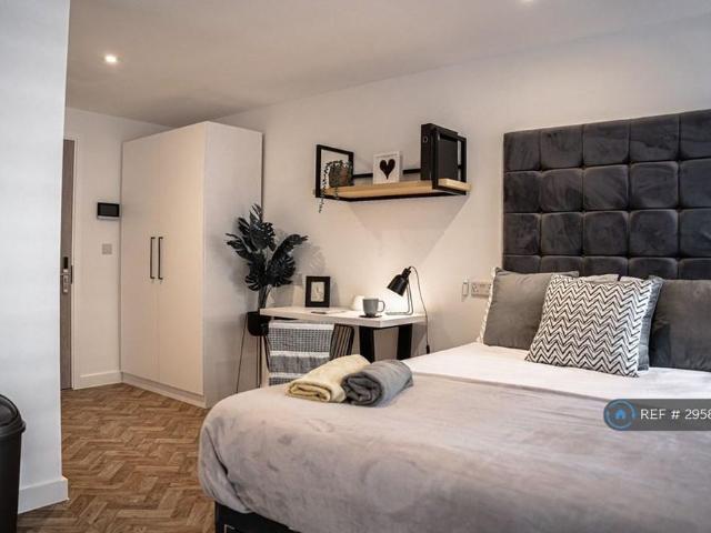 Studio to rent