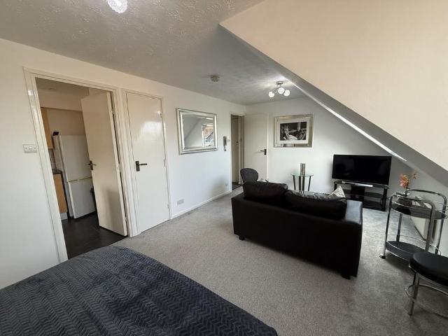 Studio to rent