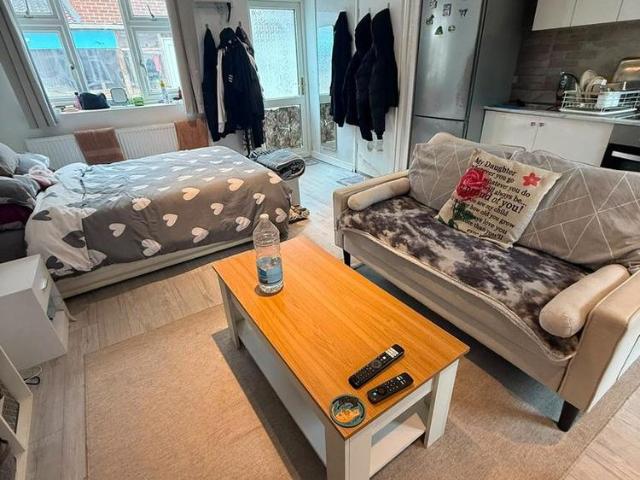 Studio to rent