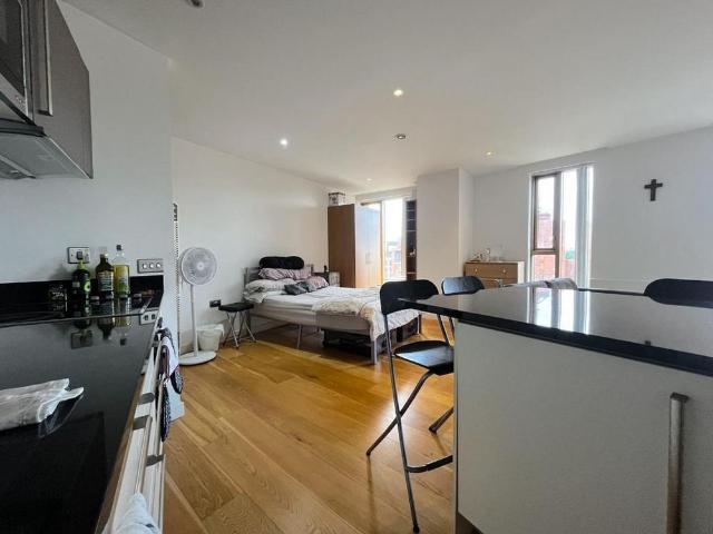 Studio to rent