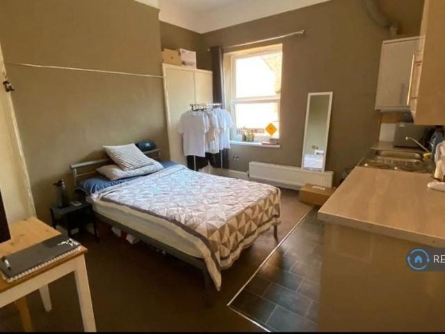 Studio to rent