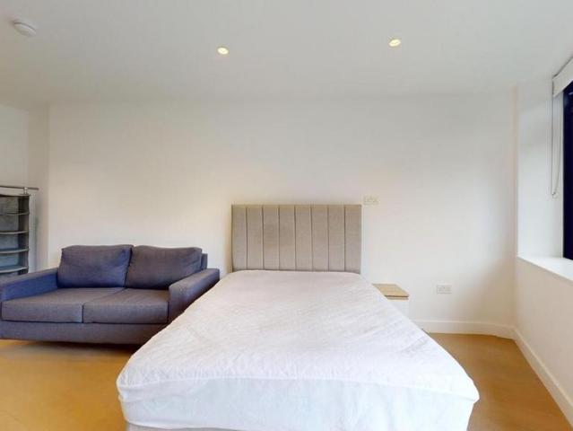 Studio to rent