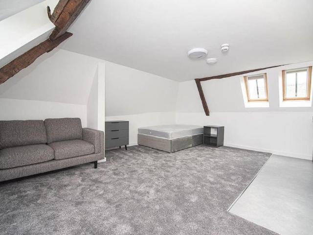 Studio to rent