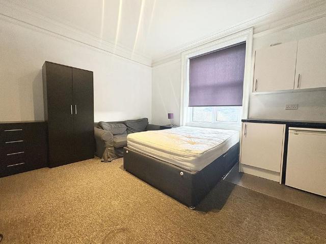 Studio to rent