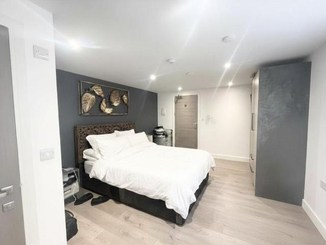 Studio to rent