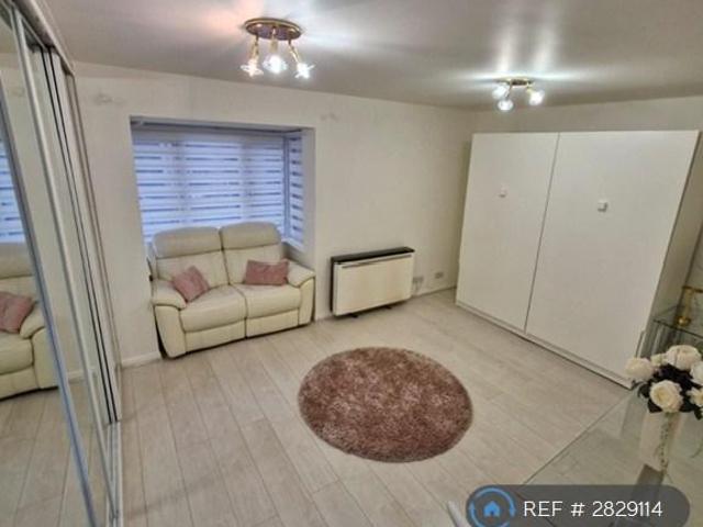 Studio to rent