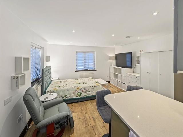 Studio to rent