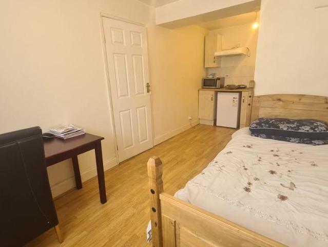 Studio to rent