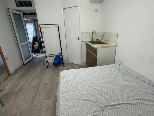 Studio to rent