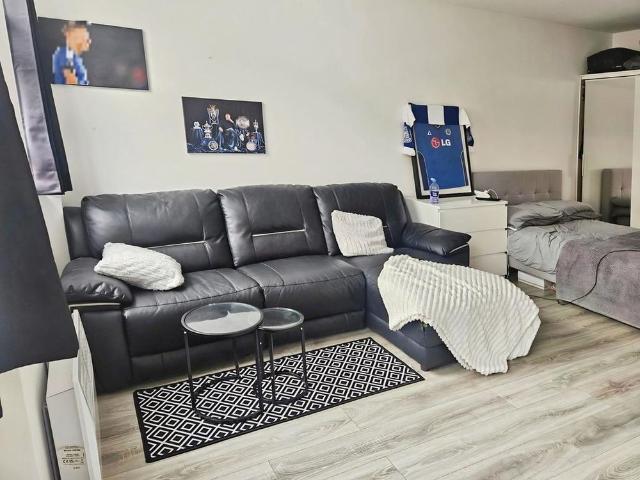 Studio to rent