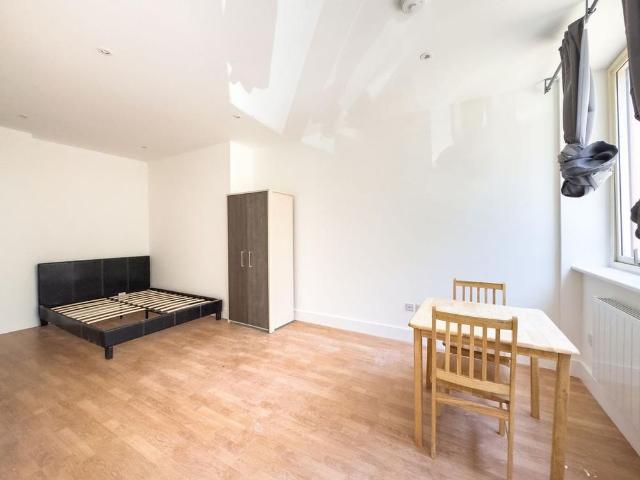 Studio to rent