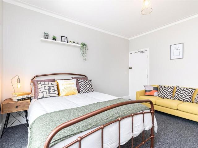 Studio to rent