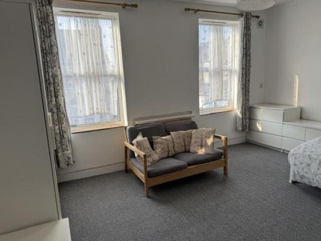 Studio to rent