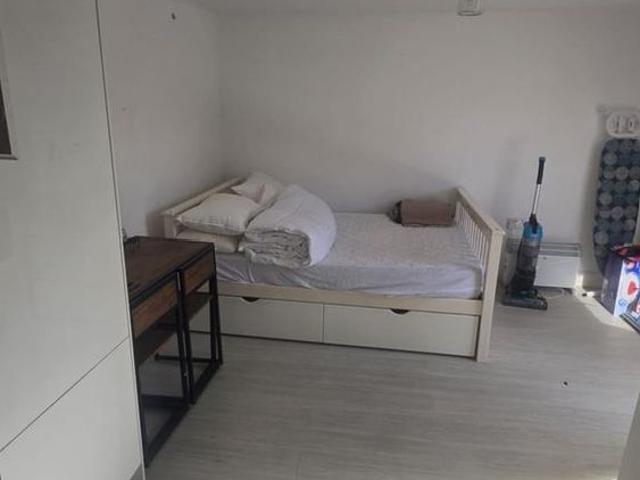 Studio to rent