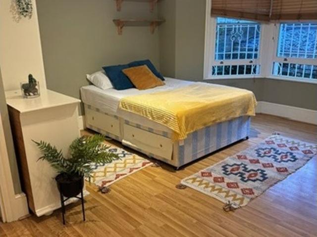Studio To Rent