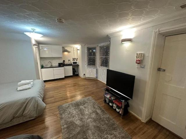 Studio to rent