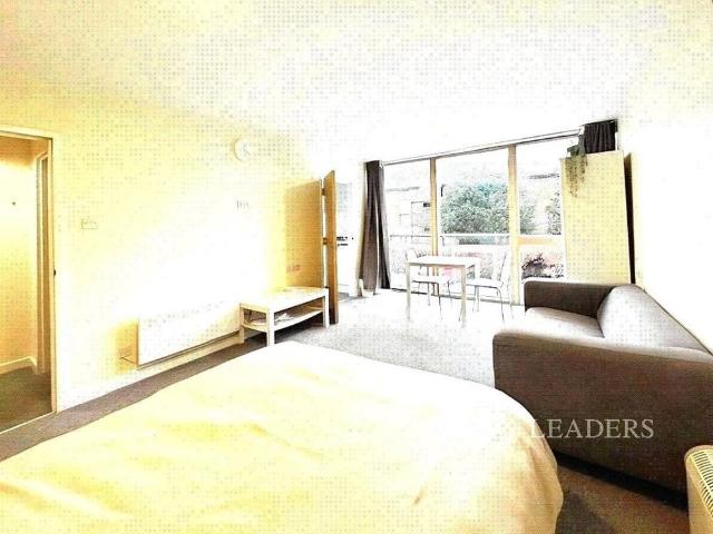 Studio to rent