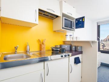 Wendell Park, London, Greater London - Equipped kitchen