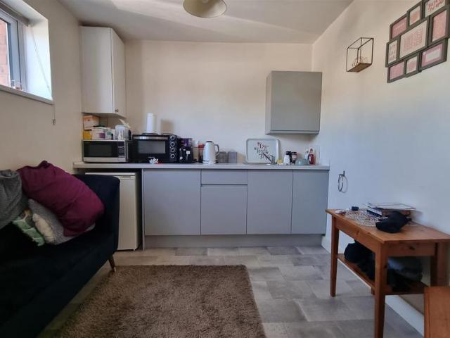 Studio to rent