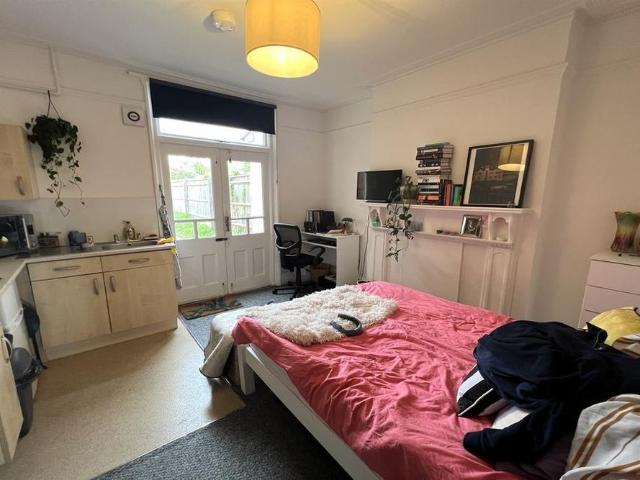 Studio to rent