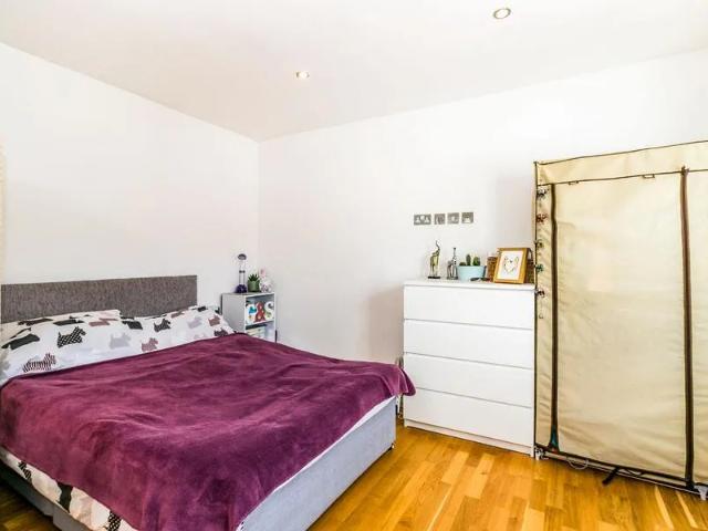 studio to rent East Molesey, KT8