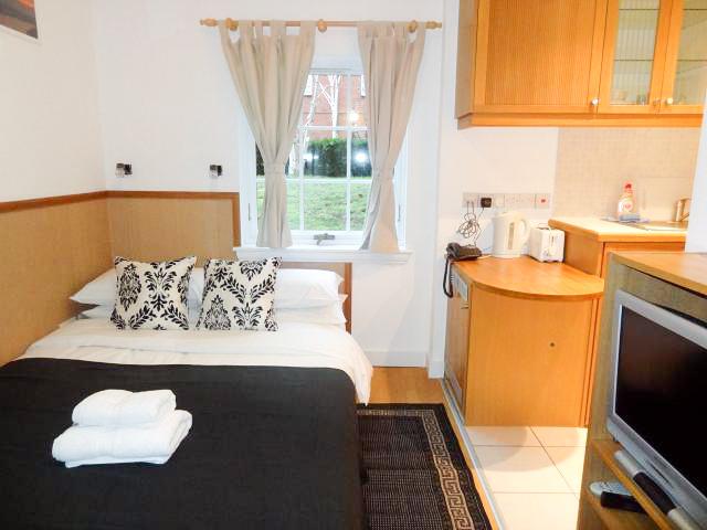 Studio to rent Fulham Palace Road, Hammersmith W6