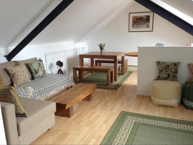 Studio to rent Fulham Palace Road, Hammersmith W6