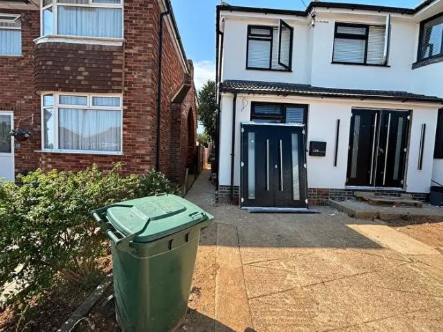 Studio To Rent In The Studio Annex, Sinclair Avenue, Banbury, OX16