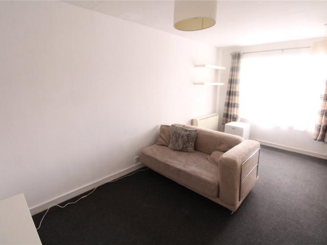 Studio to rent in Trent Road, Luton, Bedfordshire, LU3 | Leaders