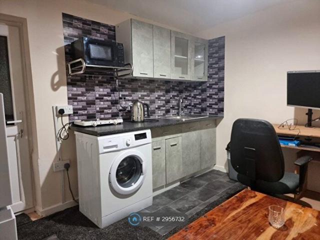 Studio To Rent In Tyseley, Birmingham, B11
