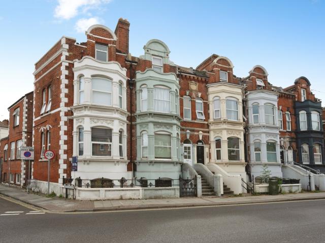 Studio to rent in Victoria Road North, Southsea, Hampshire, PO5 | Leaders