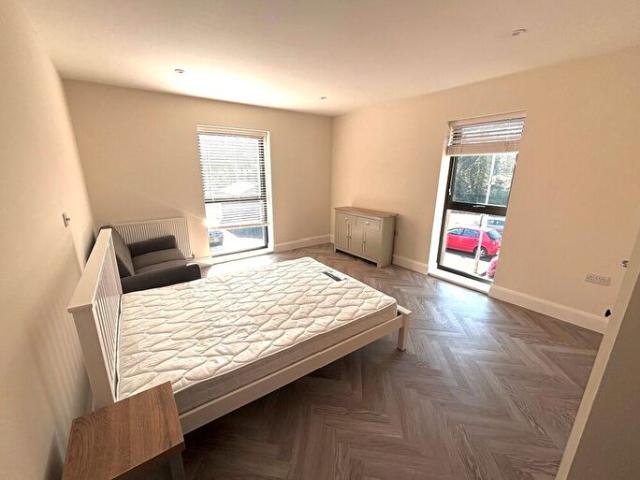 Studio To Rent In Waterside House, Peartree Bridge, MK6