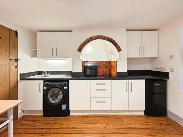 Studio To Rent In Welton Lane, Daventry, Northamptonshire, NN11
