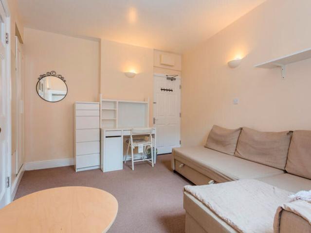 Studio To Rent In West Street, Buckingham, MK18