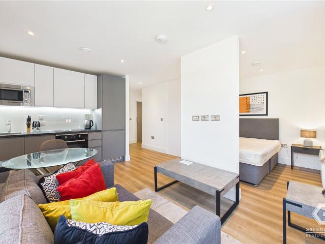 studio to rent in Wood Street, East Grinstead