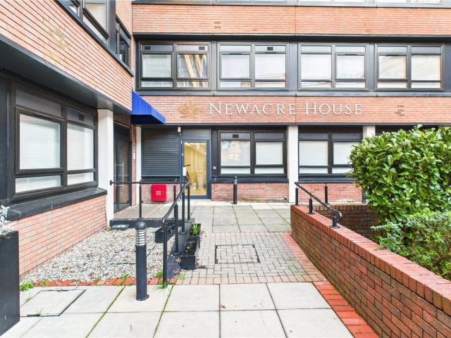 studio to rent in Wood Street, East Grinstead