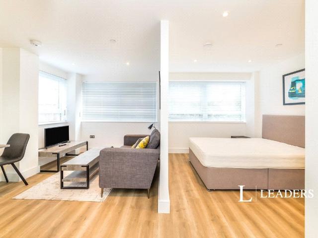 Studio to rent in Wood Street, East Grinstead, West Sussex, RH19 | Leaders