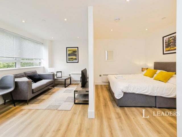 Studio to rent in Wood Street, East Grinstead, West Sussex, RH19 | Leaders