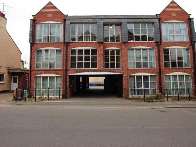 Studio To Rent In Bath Road, Kettering, North Northamptonshire, NN16