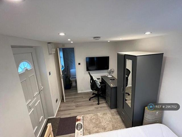 Studio To Rent In Broad Lane, Coventry, CV5