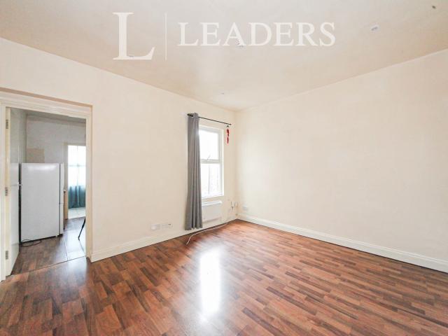 Studio to rent in Granville Road, Luton, Bedfordshire, LU1 | Leaders