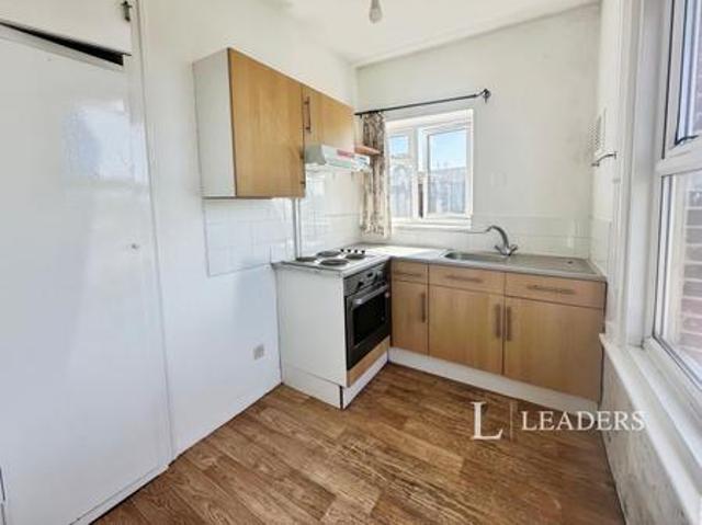 Studio to rent in Hurst Road, Eastbourne, BN21 | Leaders