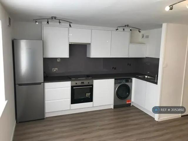 Studio To Rent In Long Meadow Road, Aylesbury, HP21